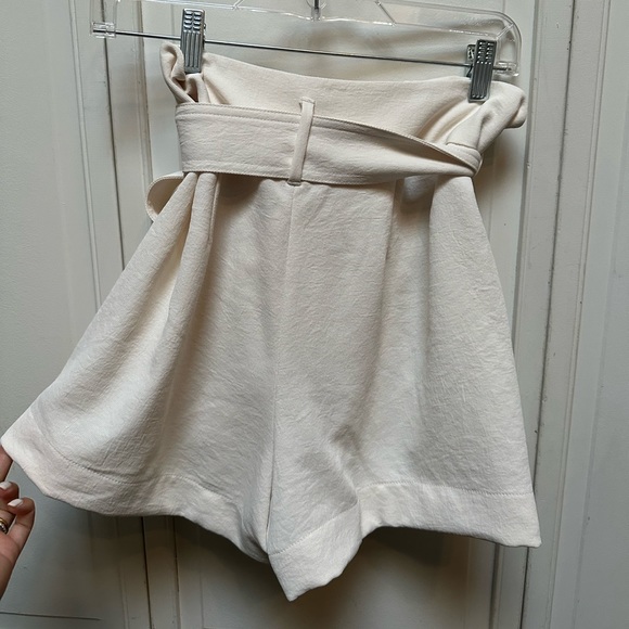 Wilfred cream paper bag shorts size 4 - Picture 2 of 5
